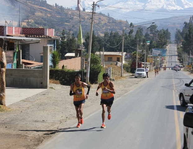 Jhon Cusi e Inés Melchor triunfaron en la quinta fecha del nacional de fondismo en Huaraz