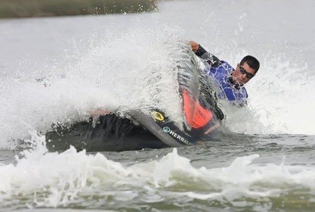El maestro de la motonáutica, Aníbal Aliaga se impuso en torneo de motos acuáticas en Huarmey