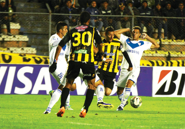 The Strongest derrotó 2-0 a Vélez en La Paz