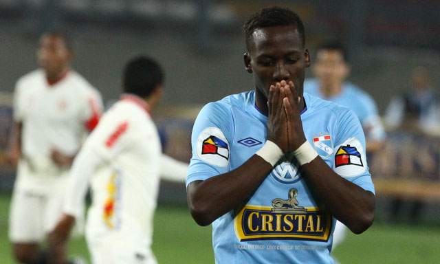 Advincula se lesionó: “Espero no perderme el partido ante San Simón”