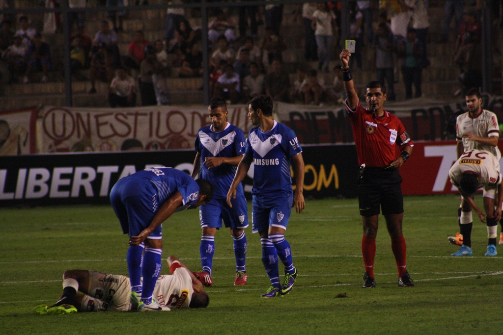 Lo que mal empieza mal acaba: Universitario perdió 1-0 ante Vélez en Argentina