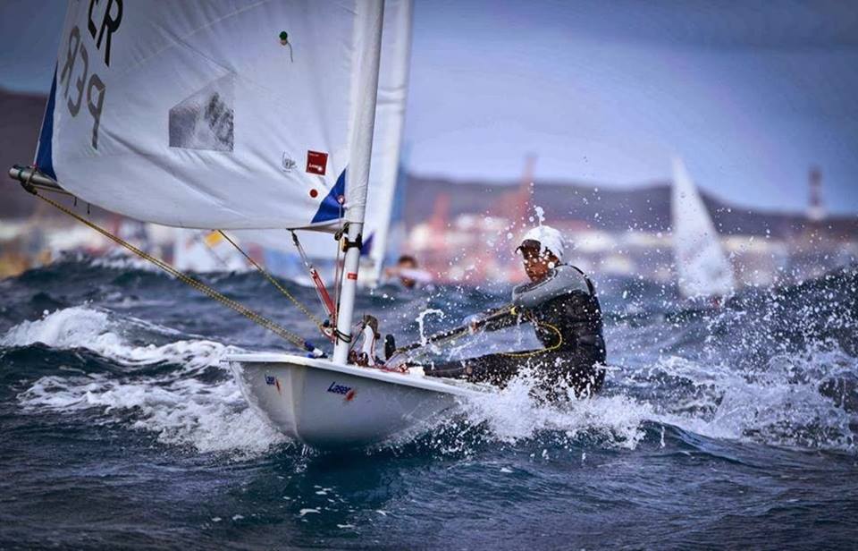 Paloma Schmidt lidera la clase laser radial en Suramericanos de Vargas