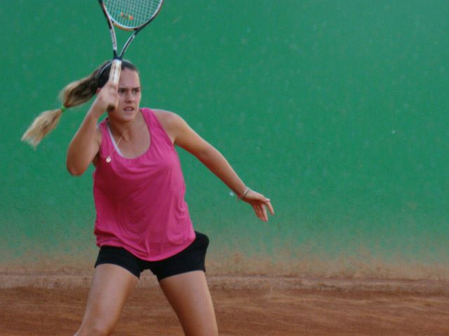 María Paula Torres cosecha primera victoria de singles en torneo de El Salvador