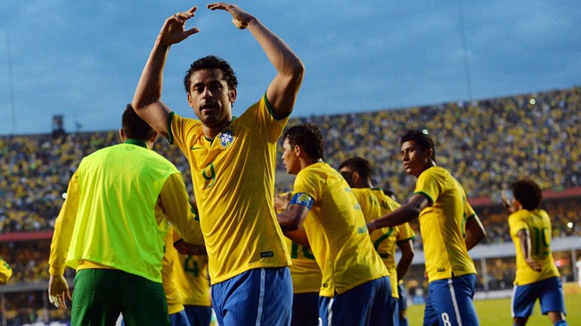 Fred da último triunfo a Brasil antes del Mundial