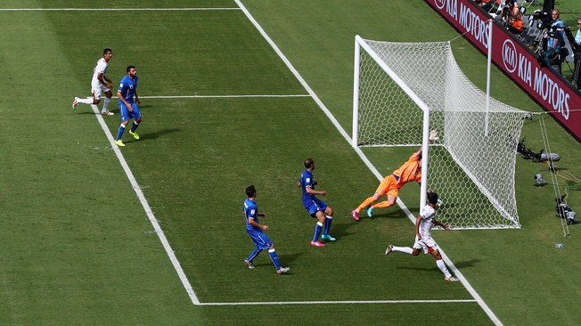 Costa Rica se gradúa ante Italia