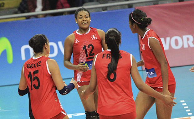 Perú celebra con una victoria en sets corridos contra Cuba