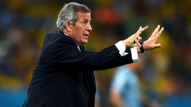 Tabárez renueva y prescinde de Forlán y Lugano