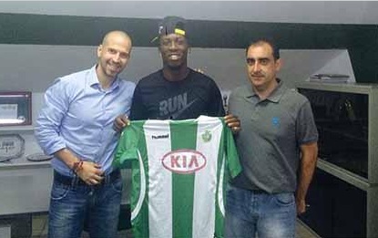 Luis Advíncula ya permanece al Vitoria Setúbal de Portugal