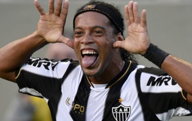 Ronaldinho cerca de fichar por el Palmeiras