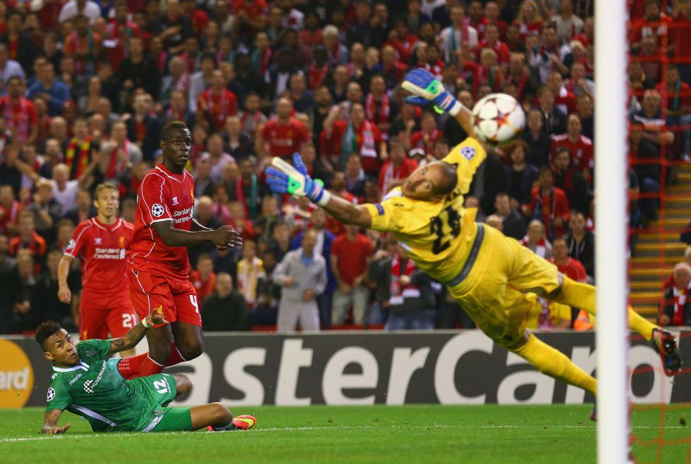 Balotelli y Gerrard anotaron en el triunfo del Liverpool ante el Ludogorets
