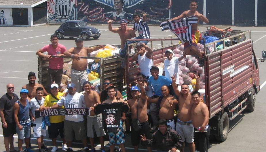 Jugadores de Alianza Lima y Comando Sur llevaron ayuda a damnificados de Chosica
