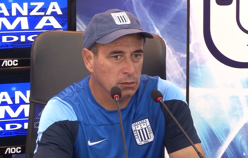 Sanguinetti: “Un jugador de Alianza no va firmar una camiseta del otro equipo”