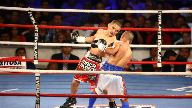 Alberto Rossel derrotó a Jeyson Cervantes en la Bombonera del Nacional