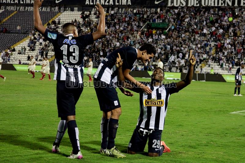 Torneo Apertura 2015: Alianza Lima venció 1-0 a Universitario en el primer clásico del año