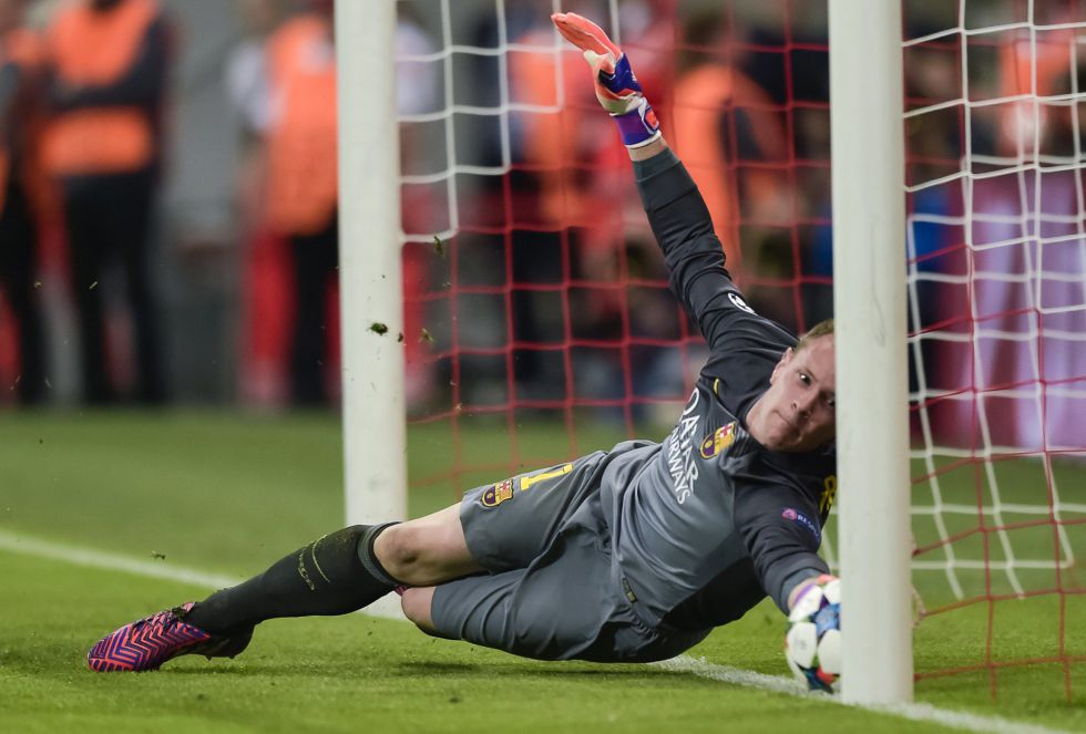 Ter Stegen y su doble atajadón que evitó el tanto del Bayern