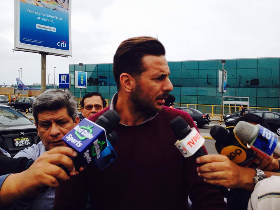 Claudio Pizarro llegó a Lima para sumarse a entrenamientos de la selección