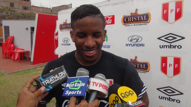 (VIDEO) Jefferson Farfán: “El peinado de Yordy Reyna se parece al de mi mamá”