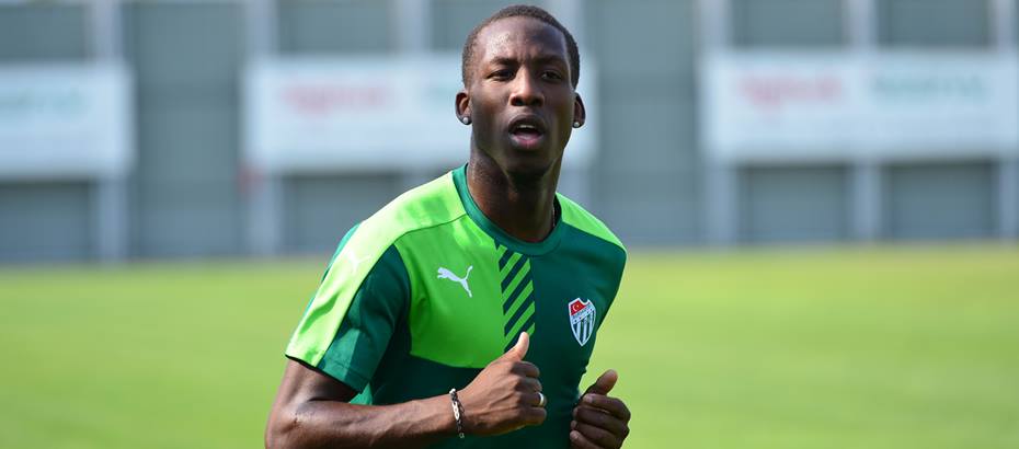 Advíncula: “Me quiero quedar aquí por un buen tiempo”