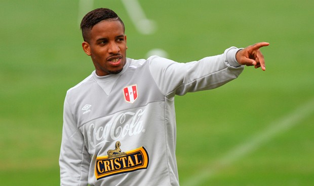 Jefferson Farfán anotó 2 goles en el triunfo del Lokomotiv