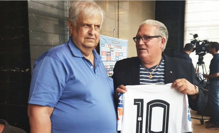 Ramón Mifflin recibió hoy camiseta del Santos de Brasil