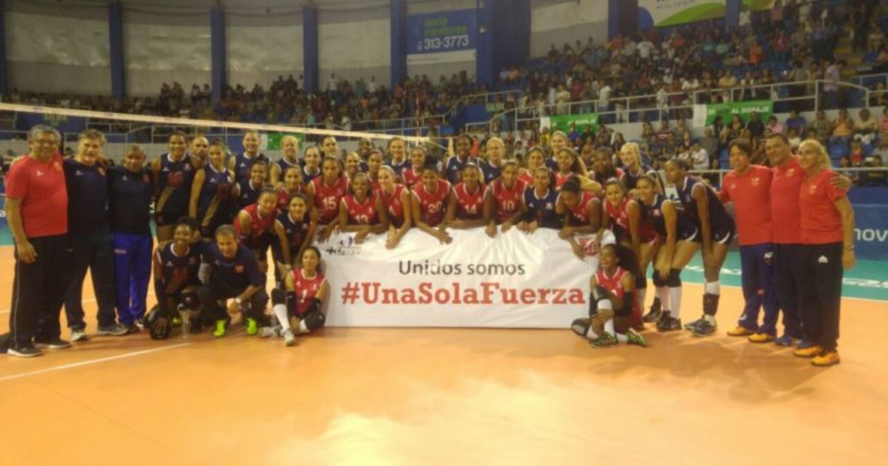 Estrellas del voleibol peruano jugaron en favor de los damnificados por los huaicos
