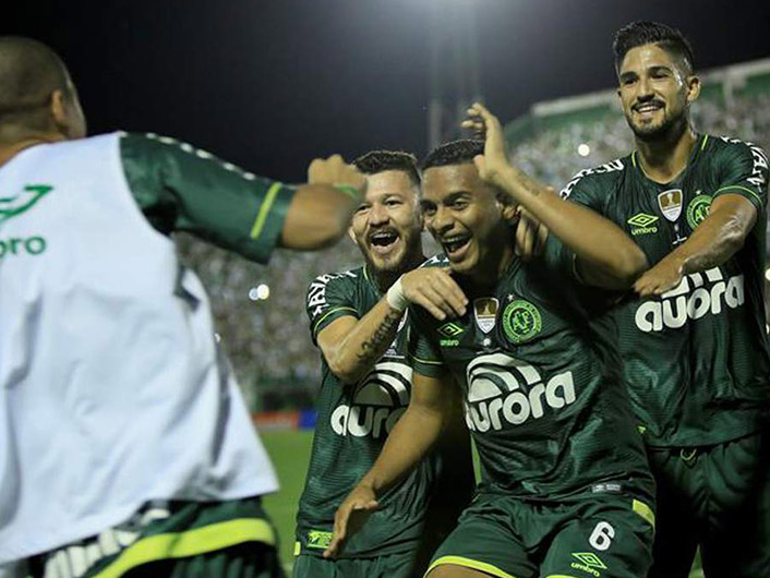 Chapecoense vence 2-1 al Atlético Nacional y se adelanta en Recopa