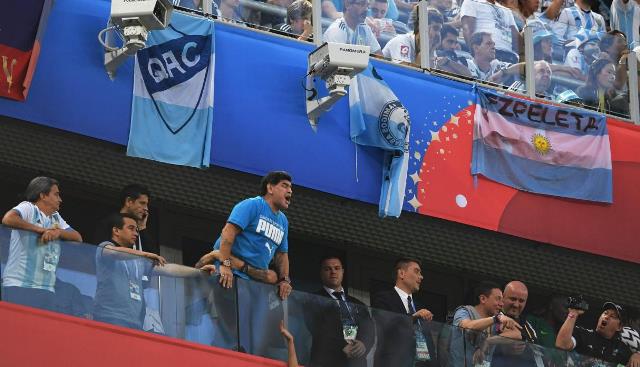 Diego Maradona fue trasladado a una clínica