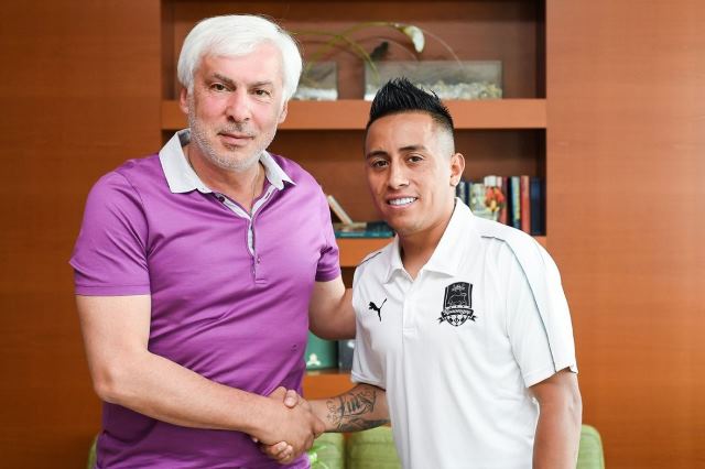 Christian Cueva fue presentado como jugador del Krasnodar de Rusia