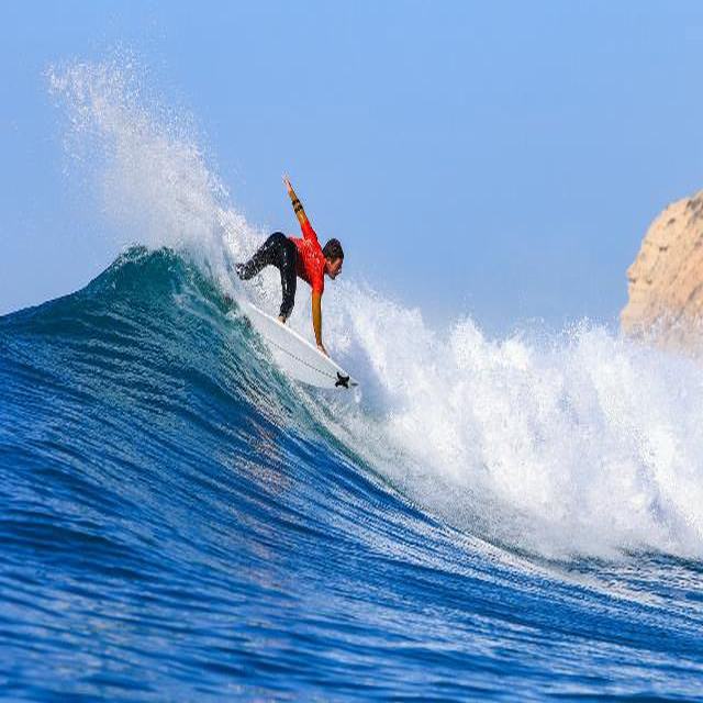 Épico comienzo de temporada de surfer Alonso Correa