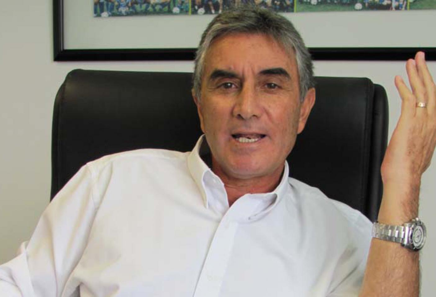 Juan Carlos Oblitas: «No podemos dejar que el Gobierno haga todo solo»