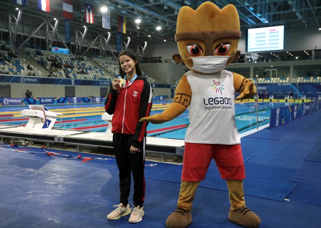 VIDENA: ALEXIA SOTOMAYOR marca nuevo récord y gana MEDALLA DE ORO en el SUDAMERICANO DE DEPORTES ACUÁTICOS, Video