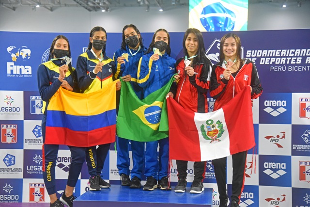 PERÚ gana su primera medalla en el Sudamericano de Deportes Acuáticos con retorno del público a las gradas