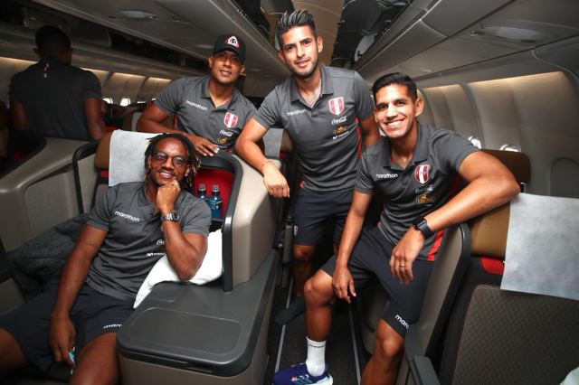 Selección Perú partió de Barcelona rumbo a Qatar en busca del sueño mundialista