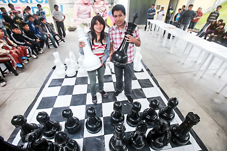 el ajedrez dejó de ser un juego para los hermanos Deysi y Jorge Cori