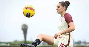 Futbol femenino: Universitario fichó a la central uruguaya Stephanie Lacoste